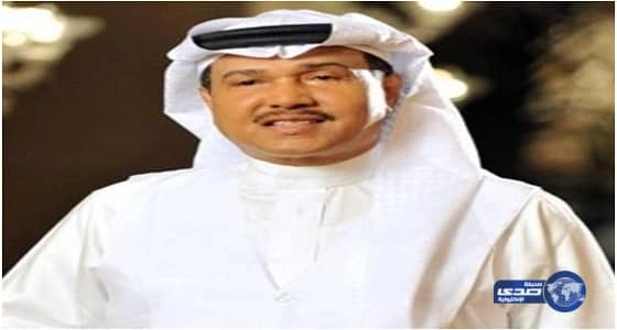 بالفيديو.. محمد عبده يرمي عقاله على الجمهور احتفاءً بهم في حفل جدة