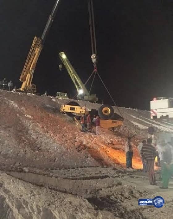 بالفيديو: شرطي يجرّ فتاة في الشارع يثير غضباً كبيراً