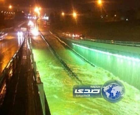 بالفيديو.. أنفاق غارقة وسيارات عالقة في أول ليلة ممطرة على الرياض