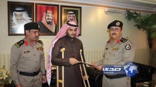 مكافأة من أمير الباحة لجندي أصيب أثناء القبض على مروّج خمور