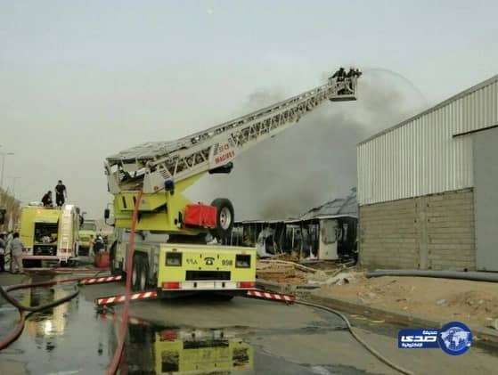 بالصور ...مدني مكة يسيطر على حريق مجمع الدوائر الحكومية