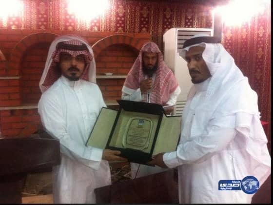 بالصور :البنيان يكرم الأستاذ عبدالرحمن سلمان الحبيشي