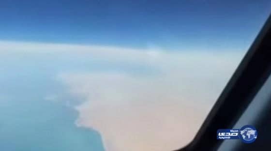 بالفيديو.. طيار سعودي على ارتفاع 40 ألف قدم يستمع إلى "شيلة"