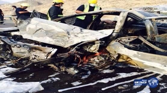 تفحم وإصابة 6 في تصادم باص وهونداي بالعرضيات