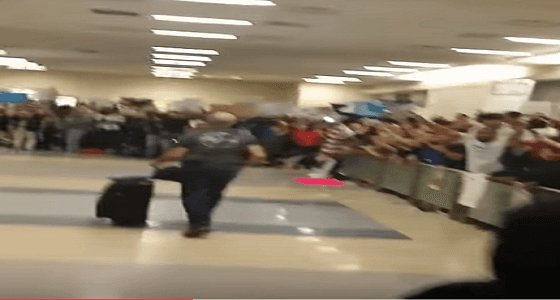 مواطن يروي تفاصيل الاستقبال الحافل لزوجته المحجبة بمطار فى أمريكا