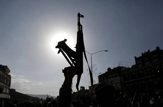 "التجارة" تغلق فرع "بنده" الأحساء وتحجز محتويات المستودع