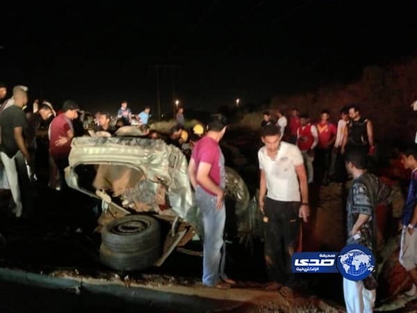 انقلاب "كامري" يصيب 4 أشخاص بتقاطع "خضراء جازان"