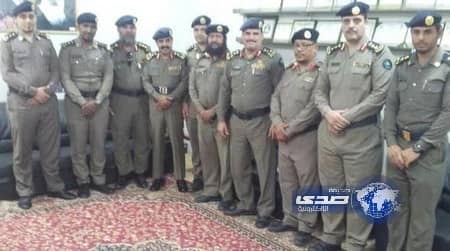 نائب مدني المدينة يقلد عدد من الضباط رتبهم الجديدة