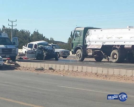 بالصور: وفاة اثنين بحادث اصطدام في "ثمد المدينة"