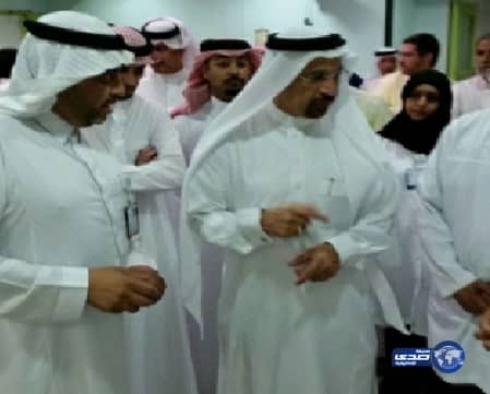 بالصور:وزير الصحة يقف على حالة مصابي تفجير مسجد القديح