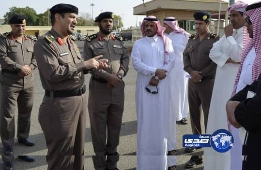 بالصور.. تحطم بلاط ممر جامعة حائل تحت عجلات سيارة الدفاع المدني