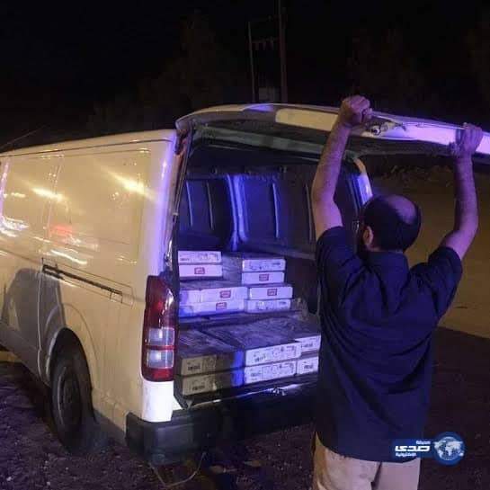 بالفيديو و الصور..القبض على ثور هارب داخل مواقف المسجد النبوي