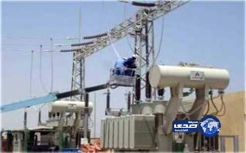 بالفيديو: عمود كهرباء ينقذ رجلًا من موت بحادث سيارة