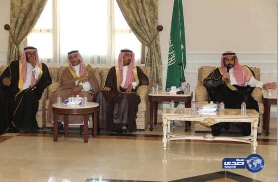 محافظ القريات التقى شيوخ القبائل ونوه بالتفاف الشعب حول قيادته(صور)