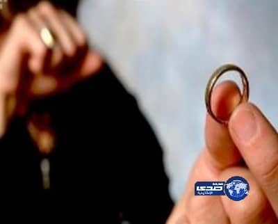 شاب يطلق زوجته بعد ساعة من زواجه نزولاً على رغبة والدته