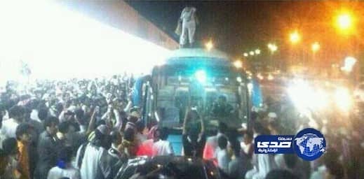 الاستقبال الاسطوري للنصر في الجوف يتسبب في تأجيل رحلتين بالمطار (فيديو وصور)