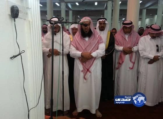 اداء صلاة الجنازة على الشيخ صالح الغيلاني رحمه الله