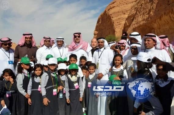 أمير المدينة المنورة يطلع على مشروع رسم أكبر لوحة في العالم