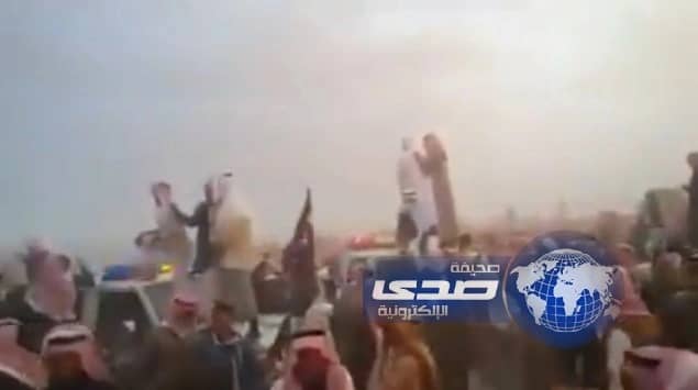 بالفيديو ..مثيري شغب ام رقيبة اعتدوا على رجال اﻻمن