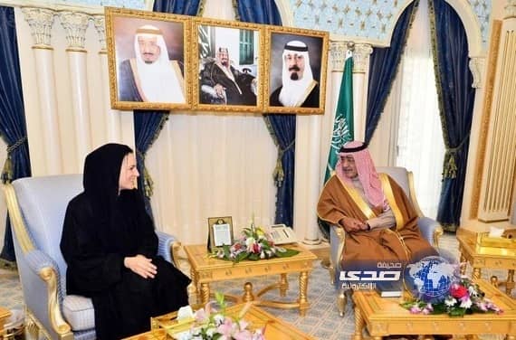 حجاب وزيرة السياحة اليونانية خلال زيارتها للمملكة يثير الاعجاب في بلدها