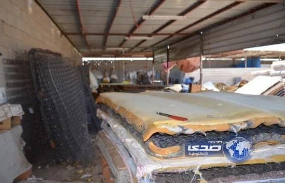 إغلاق معمل يُعيد صناعة المراتب التالفة في جدة