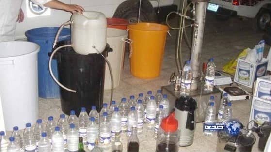 الإطاحة بآسيويين يروجان الخمور بالجبيل