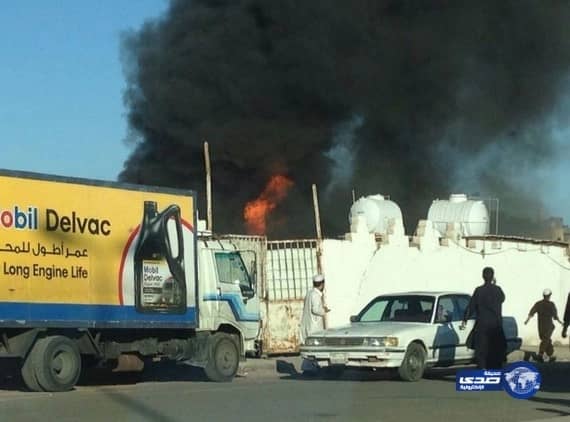 "مدني المدينة "يخمد حريق داخل حوش بحي طيبة (صور)