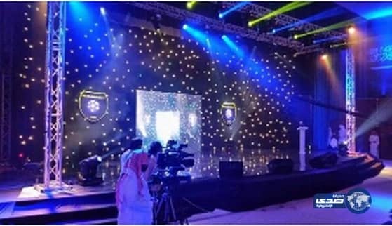 حفل غنائي في نادي التعاون يتسبب بتجمهر محتسبين أمام بوابة النادي-فيديو