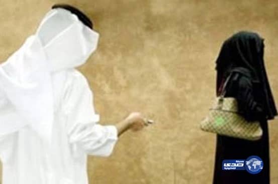 ضبط مسؤول يبتز الطالبات ويقيم غراميات مع المعلمات