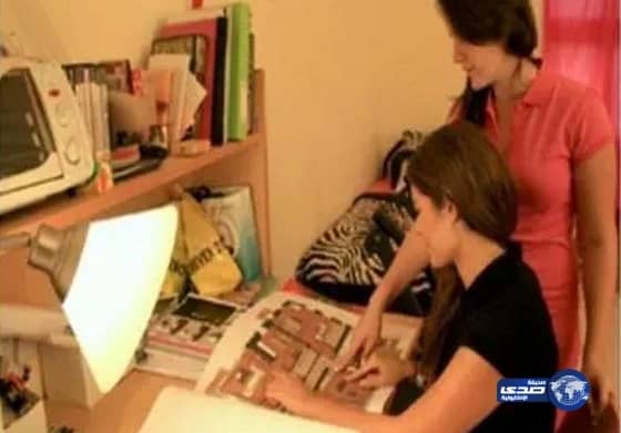 لص يتسلل إلى منازل طلاب لـدغدغة أقدامهم