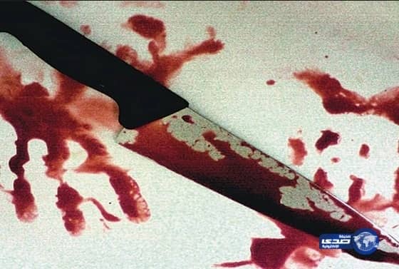 مقيم عربي يطعن آخريْن في طريف