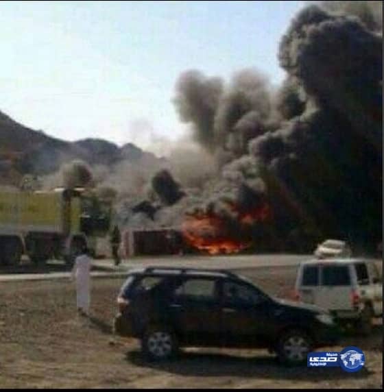 مدني المدينة يباشر حادث انقلاب ناقلة بنزين طريق الدائري الثالث