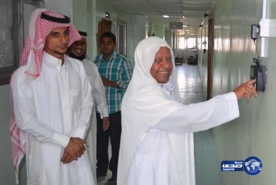 بلدية أملج تطبق البصمة على دوام موظفيها