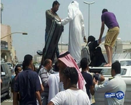 حادث يتسبب في انقلاب حافلة فتيات مدرسية