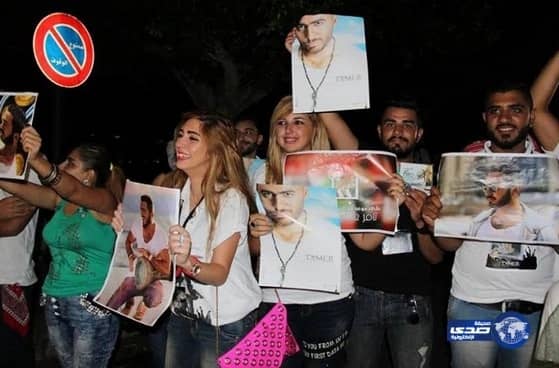 جميلات لبنان يحاصرن تامر حسني في مهرجان "موريكس"