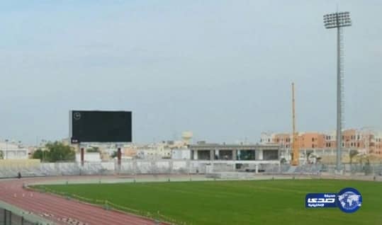 عامل يعرض صوراً إباحية على شاشة "إستاد" بالخطأ