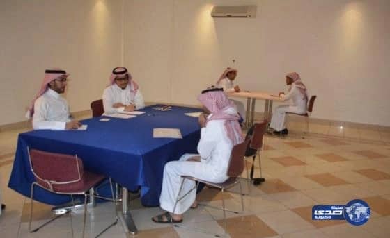 أكثر من 300 شاب يتنافسون على 120 وظيفة للمفاضلة عليها بغرفة أبها
