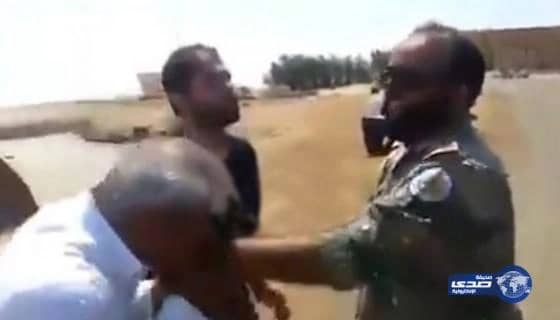 بالفيديو: مواطن مُسنّ يقبِّل يد عنصر حرس الحدود عقب إنقاذه من الغرق