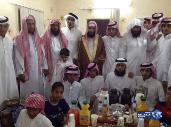 "شباب البديع" يعايدون أعضاء هيئة الامر بالمعروف بمحافظة العيص