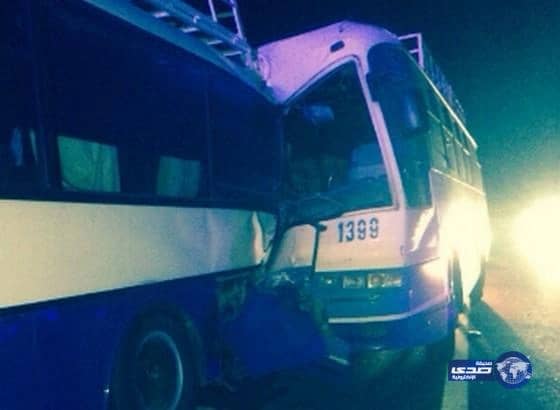 بالصور : احتكاك بين باصين يخلف 8 إصابات