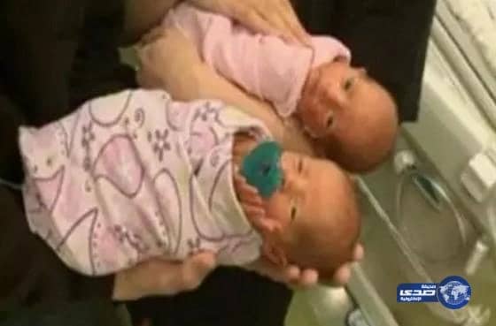 ذهبت إلى المستشفى بألم في المعدة فعادت تحمل طفلتين توأم