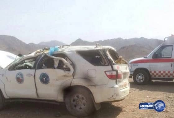 بالصور :حادث انقلاب يخلف عدد خمس إصابات طريق تبوك القديم