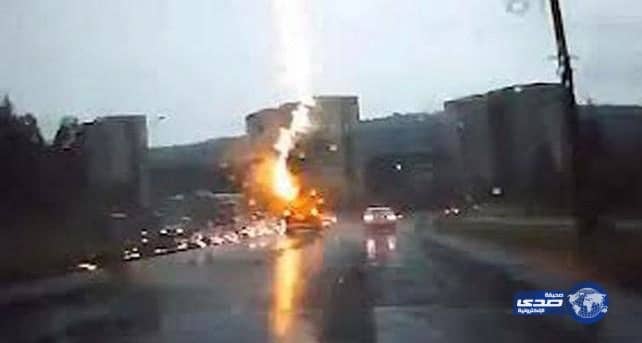 إصابة شخص بصاعقة كهربائية بسبب الأمطار في الخبر
