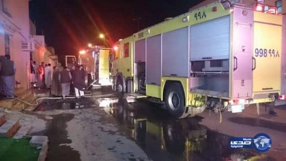 الدفاع المدني بعرعر يخمد حريقا باحد المنازل في عرعر (صور)