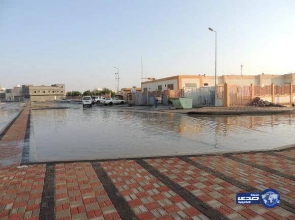 مواقف السيارات بمستشفى العيون دون تصريف لتجمع مياه الأمطار(صور)