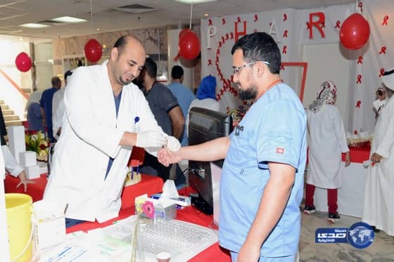 بالصور:مساعد مدير صحة جده العلاجي يفتتح معرض اليوم العالمي للايدز