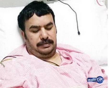 معلم ابتدائية بالجوف يقدم درسه لطلابه من المستشفى