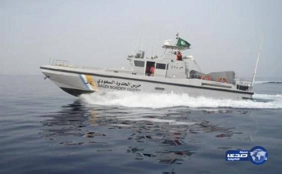 إنقاذ مركبين تعطلا في عرض بحر الشرقية