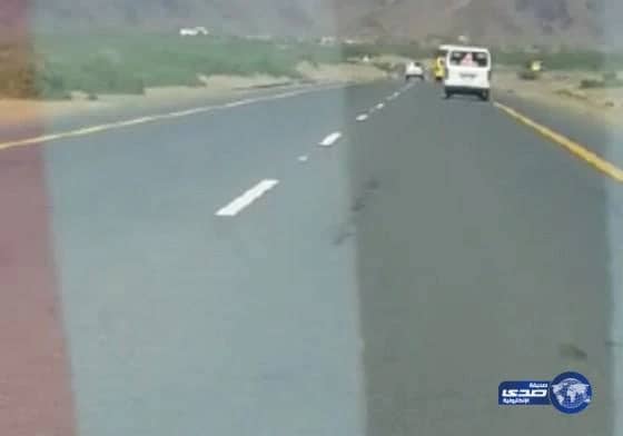 بالفيديو... سائق متهور يعرض طالبات أضم - بكلية الليث "للموت"