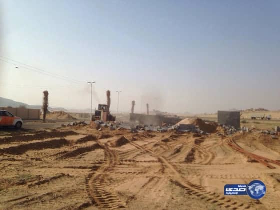 بالصور: بمشاركة الجهات الأمنية إزالة مزرعة واحواش مخالفه بمكة